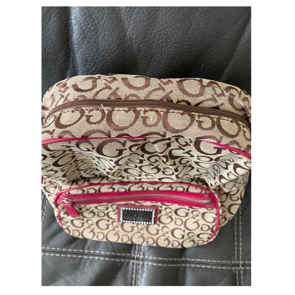 ‘Like-New Mini Guess Backpack’🎒💫 - Picture 4 of 16